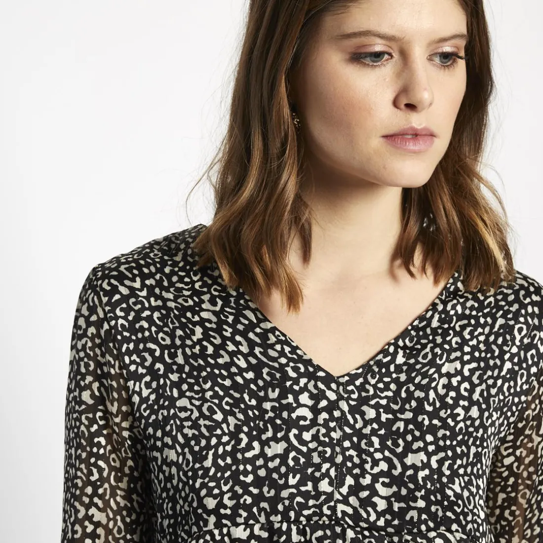 Blouse col V imprimée léopard Célia Noire
