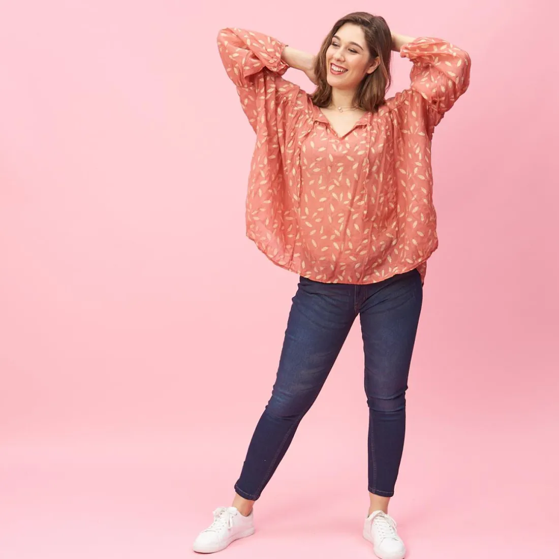 Blouse col V imprimée plumes Kate en viscose