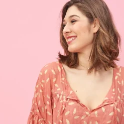 Blouse col V imprimée plumes Kate en viscose