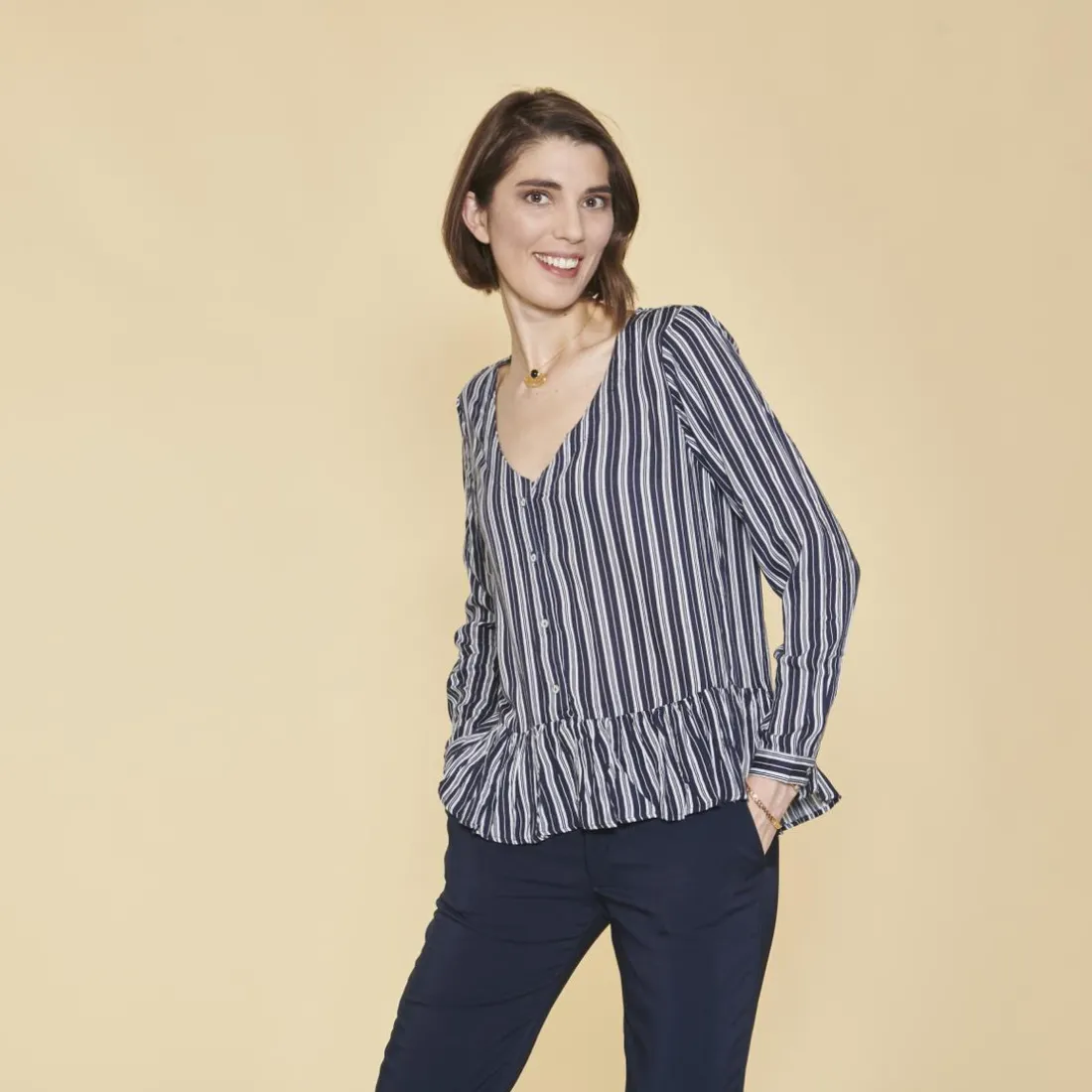 Blouse col V manches longues volant effet froncé femme - Bleu Marine en viscose