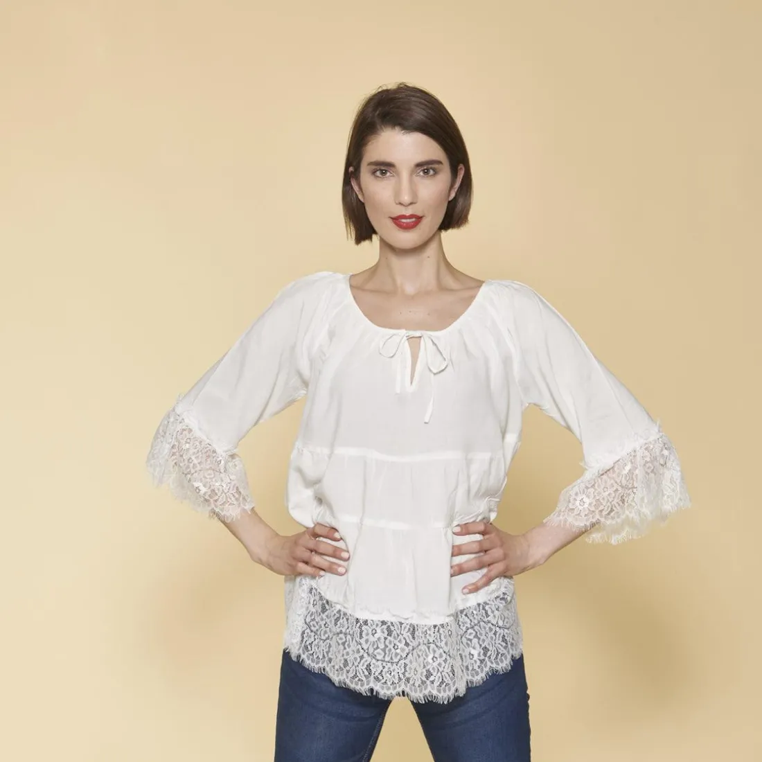 Blouse manches 3/4 pans froncés et volants femme - écru blanc en viscose