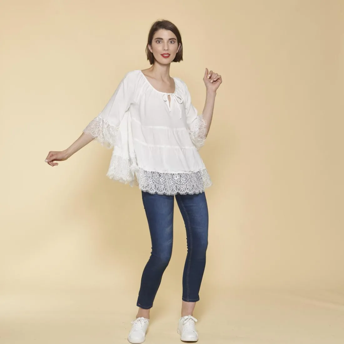 Blouse manches 3/4 pans froncés et volants femme - écru blanc en viscose