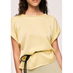 Blouse manches courtes en satin Ellette jaune Tess