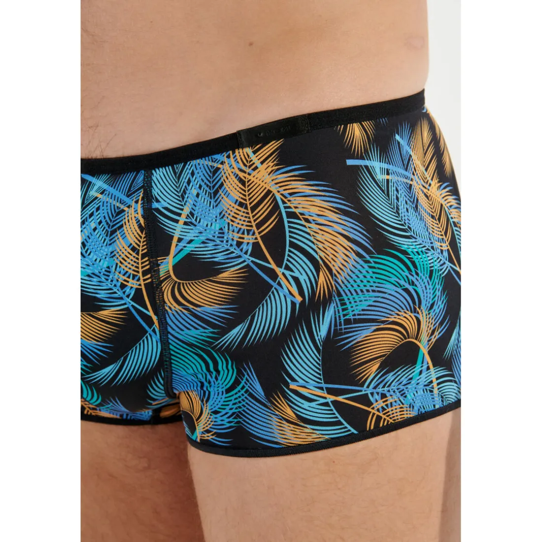 Boxer fond noir avec motif bleu