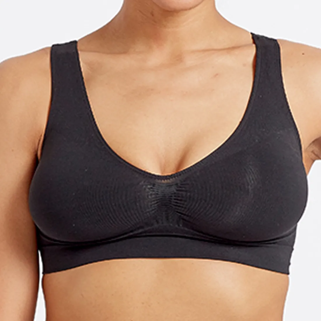 Brassière noire sans armatures à bretelles larges