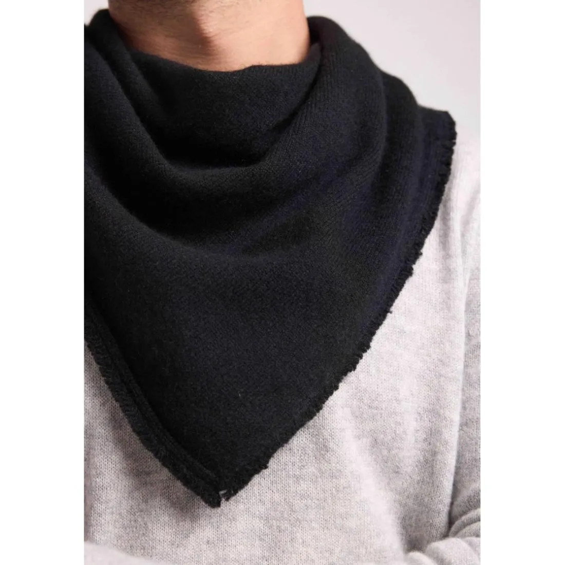 Echarpe carree franges unisexe IRMA en cachemire noir