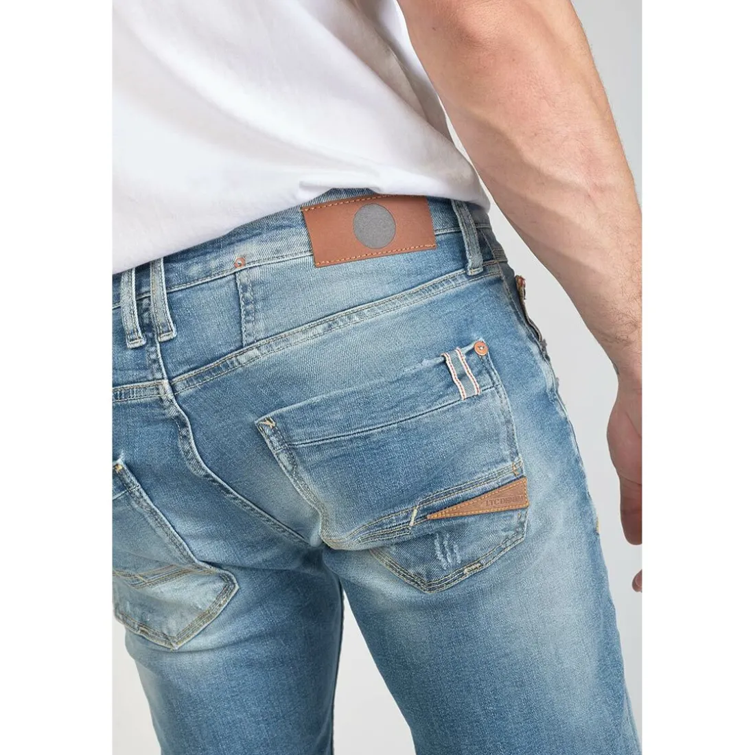 Jeans ajusté stretch 700/11, longueur 34 bleu en coton Leo