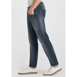Jeans ajusté stretch 700/11, longueur 34 bleu en coton Finn