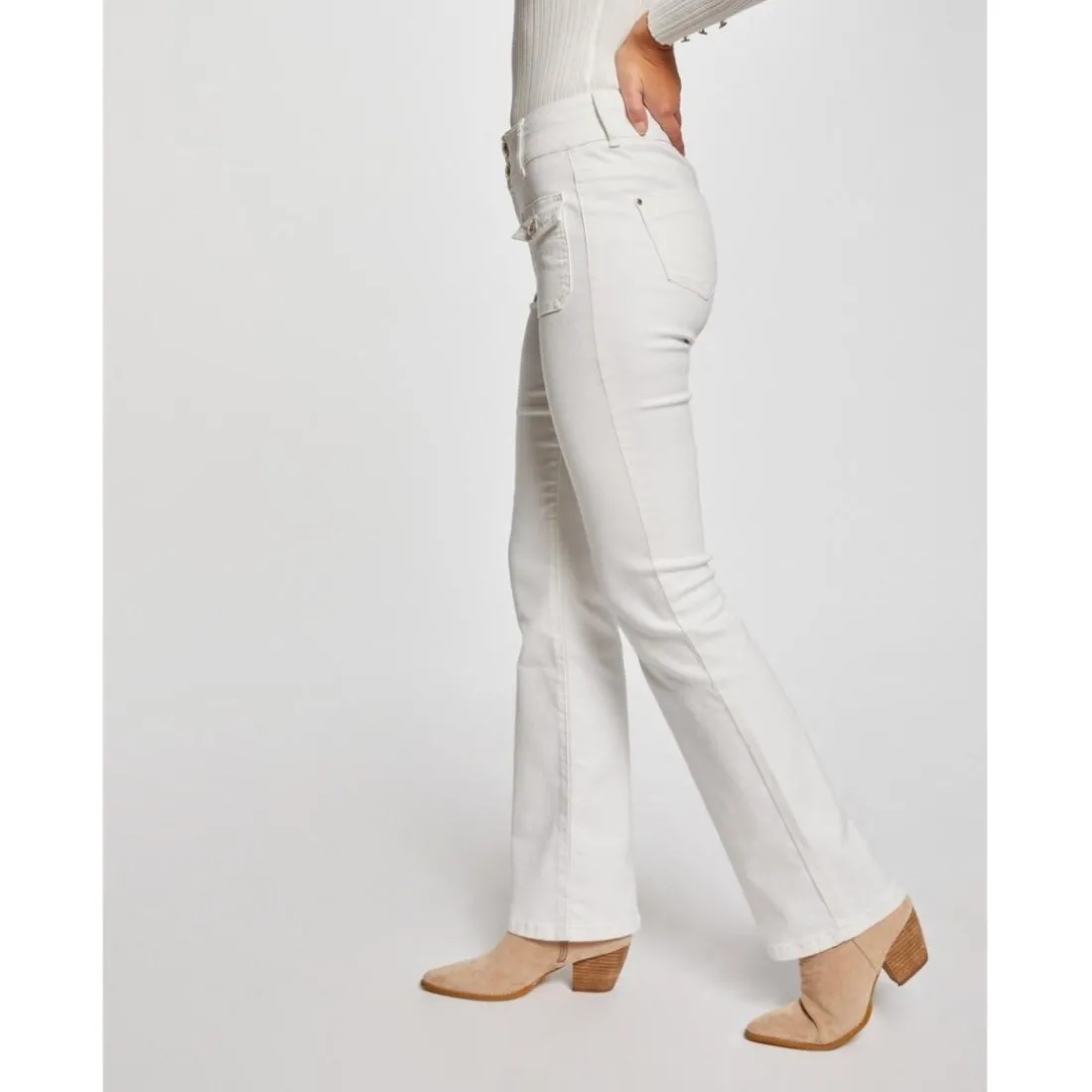 Jeans bootcut poches à rabat blanc en coton