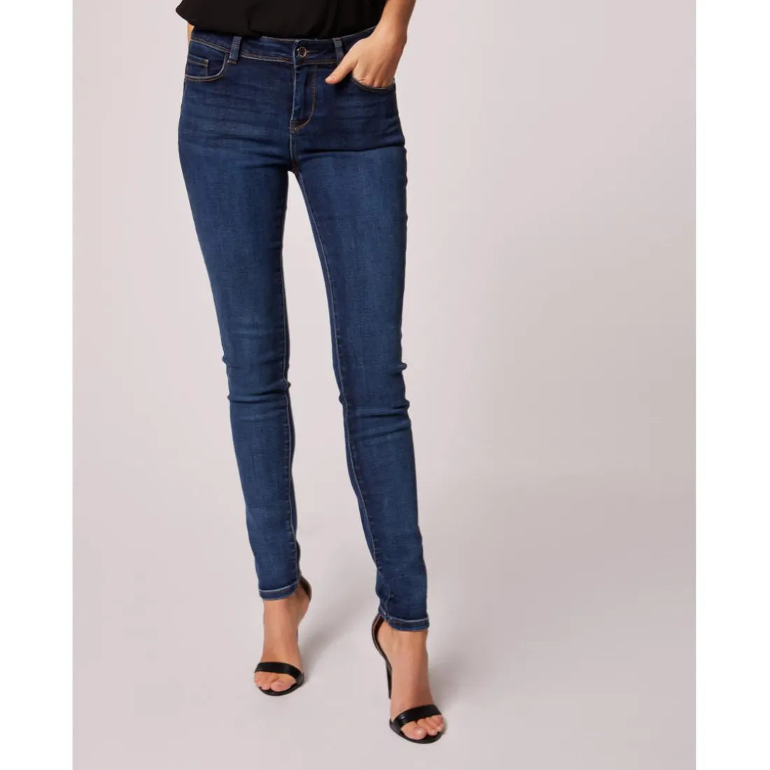 Jeans slim taille standard à poches