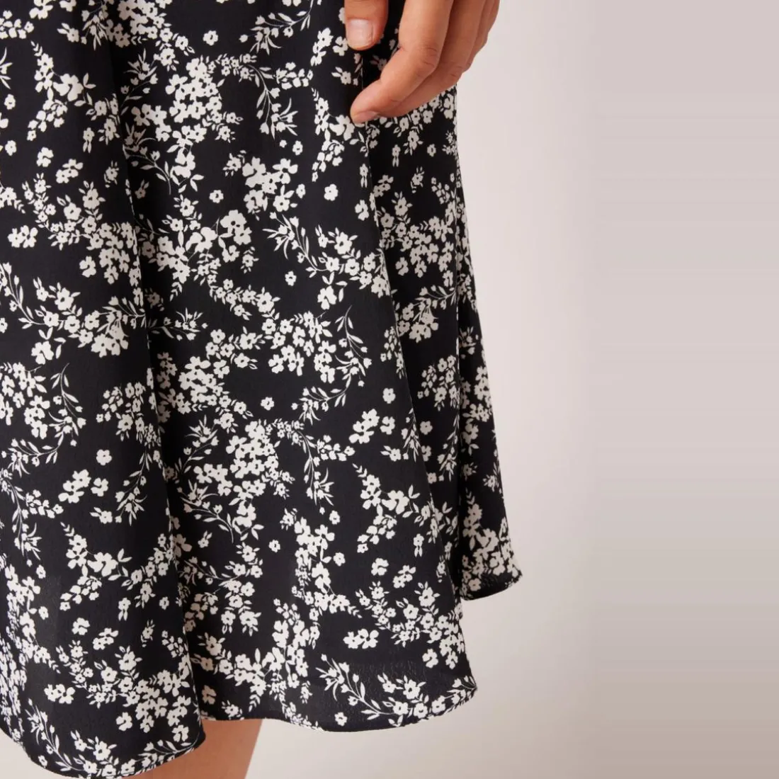 Jupe à imprimé fleuri noir