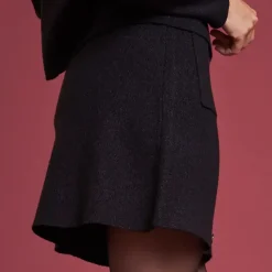 Jupe courte aux poches plaquées noire