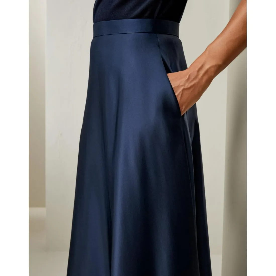 Jupe Selene longue parapluie bleu marine en soie