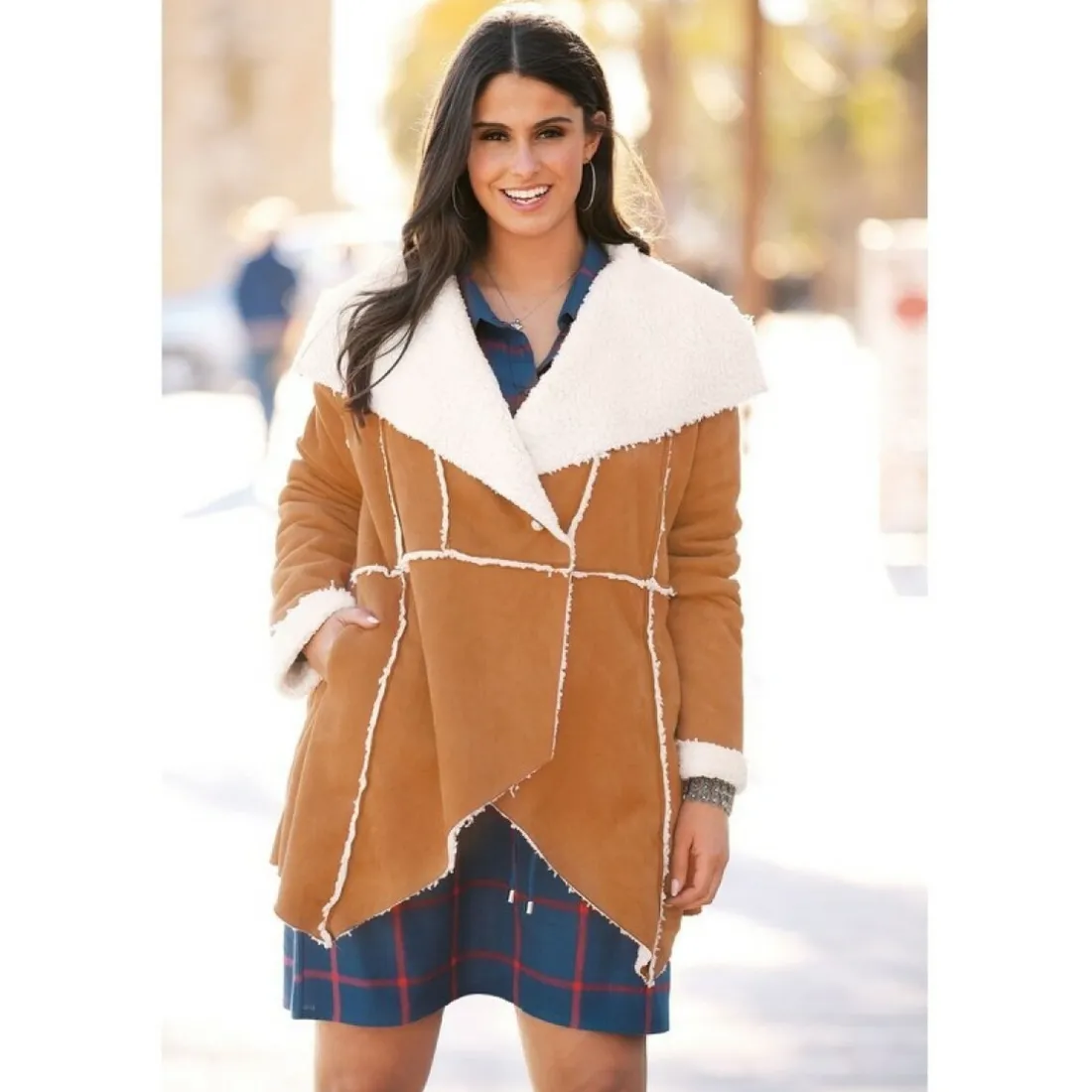 Manteau intérieur fourrure synthétique bas en pointes grandes tailles femme - Camel beige