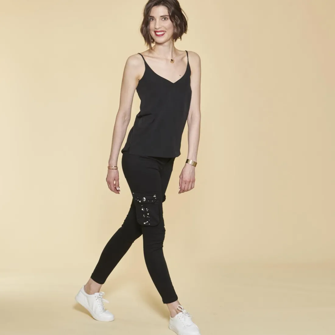 Pantalon cargo sur chevilles poches latérales et coutures genoux femme - Noir en coton