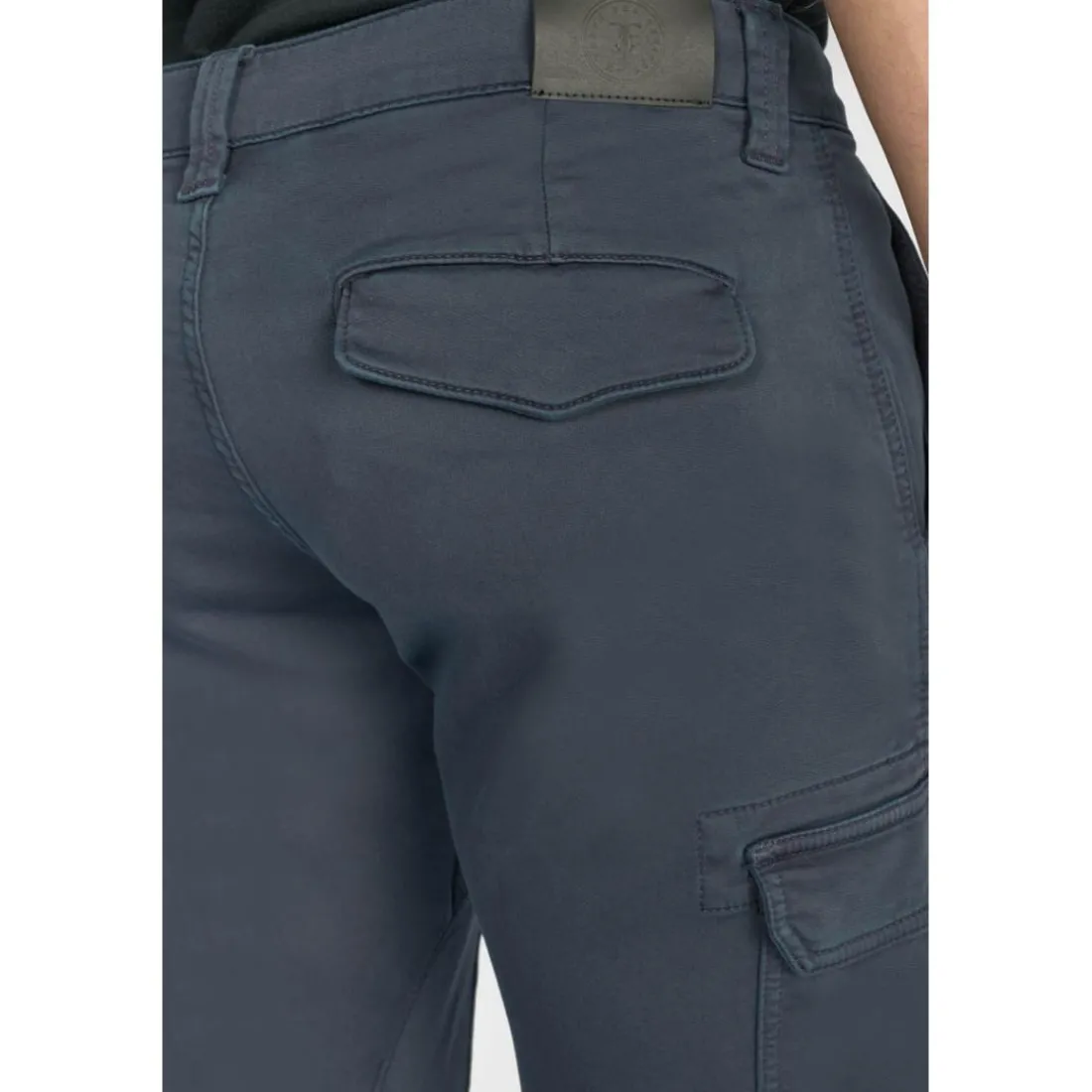 Pantalon carotte KOGE bleu Ian en coton