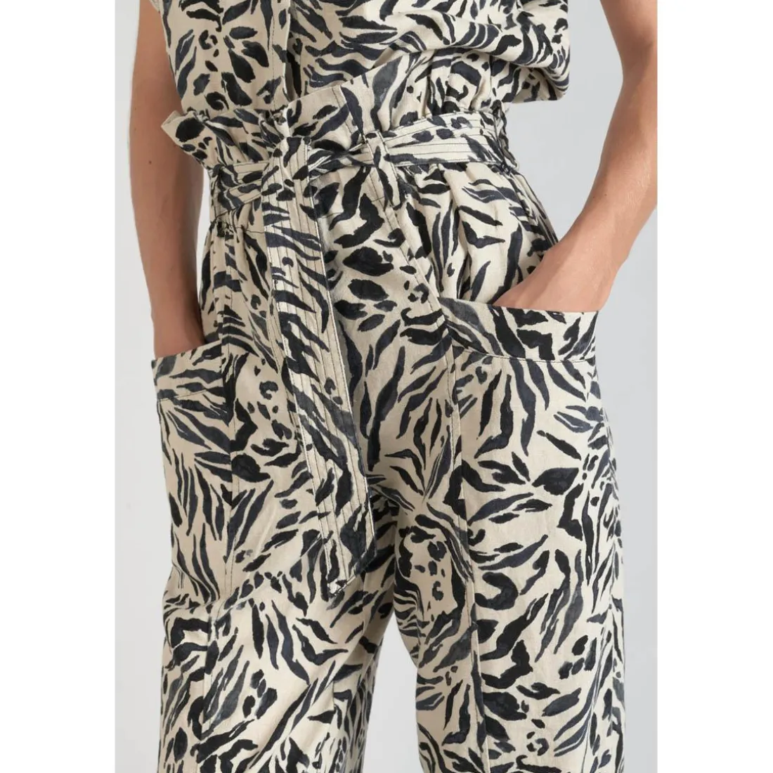 Pantalon carotte RIDA noir en lin