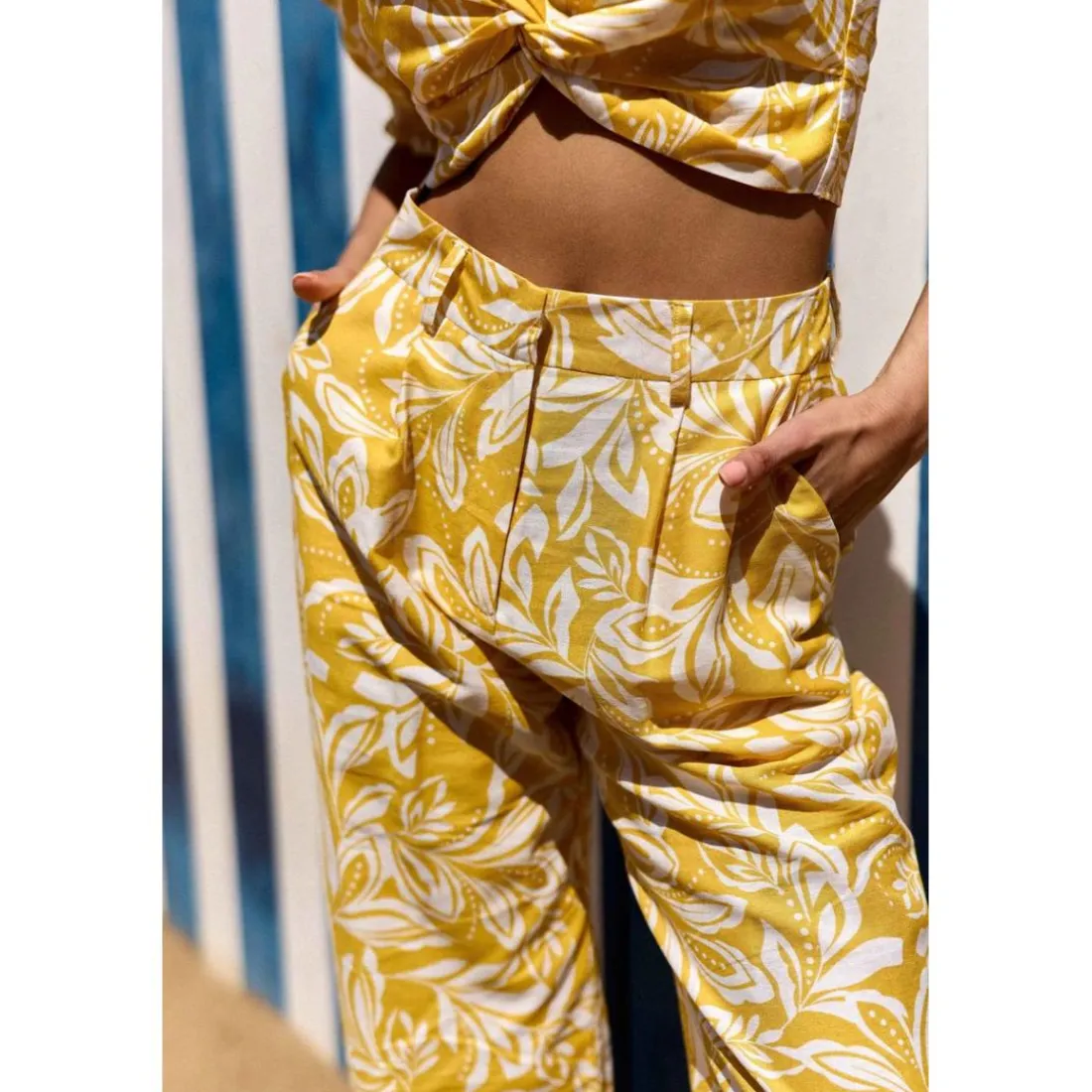 Pantalon décontracté PAMEA jaune bicolore en viscose