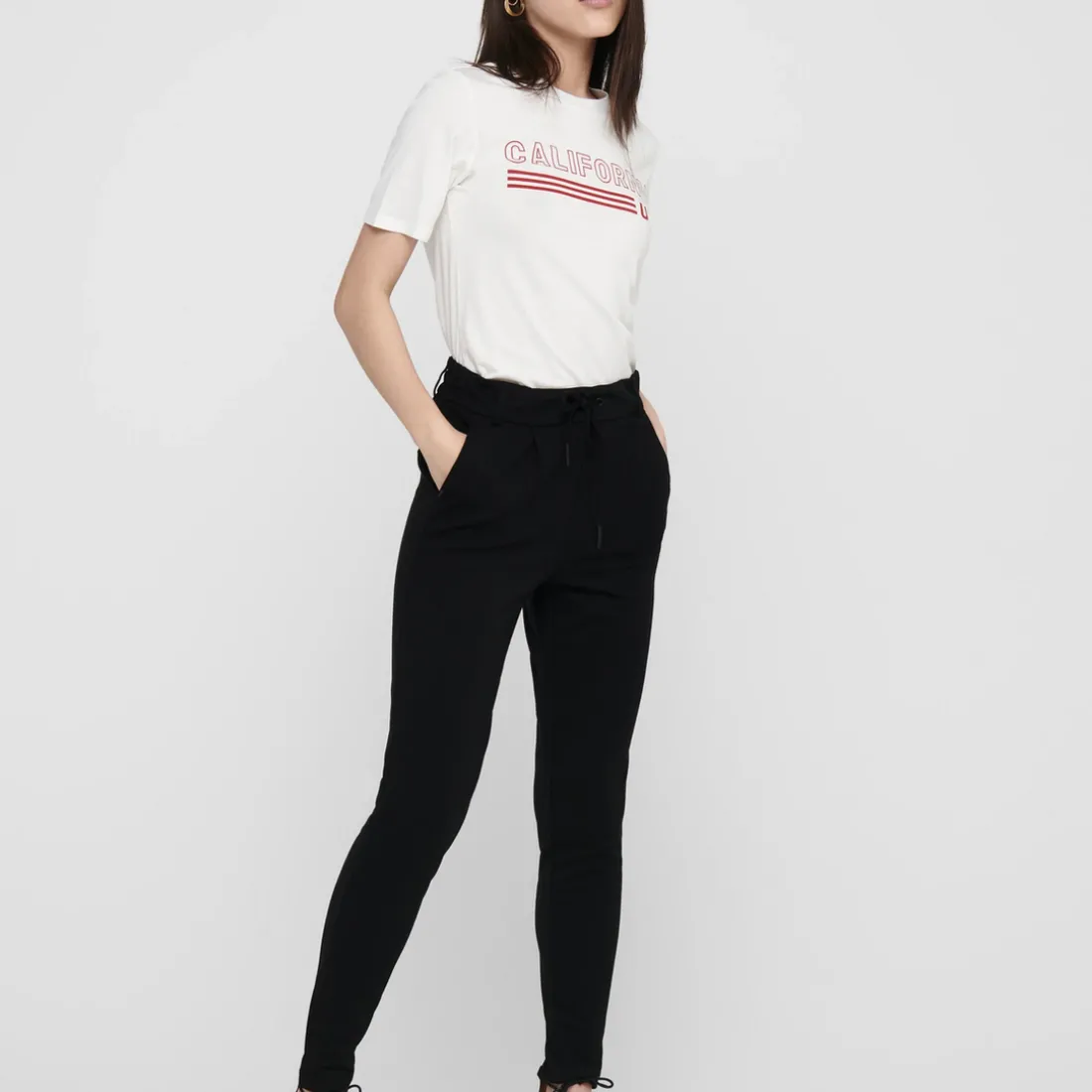 Pantalon decontracté ONLPOPTRASH - noir en viscose Lola