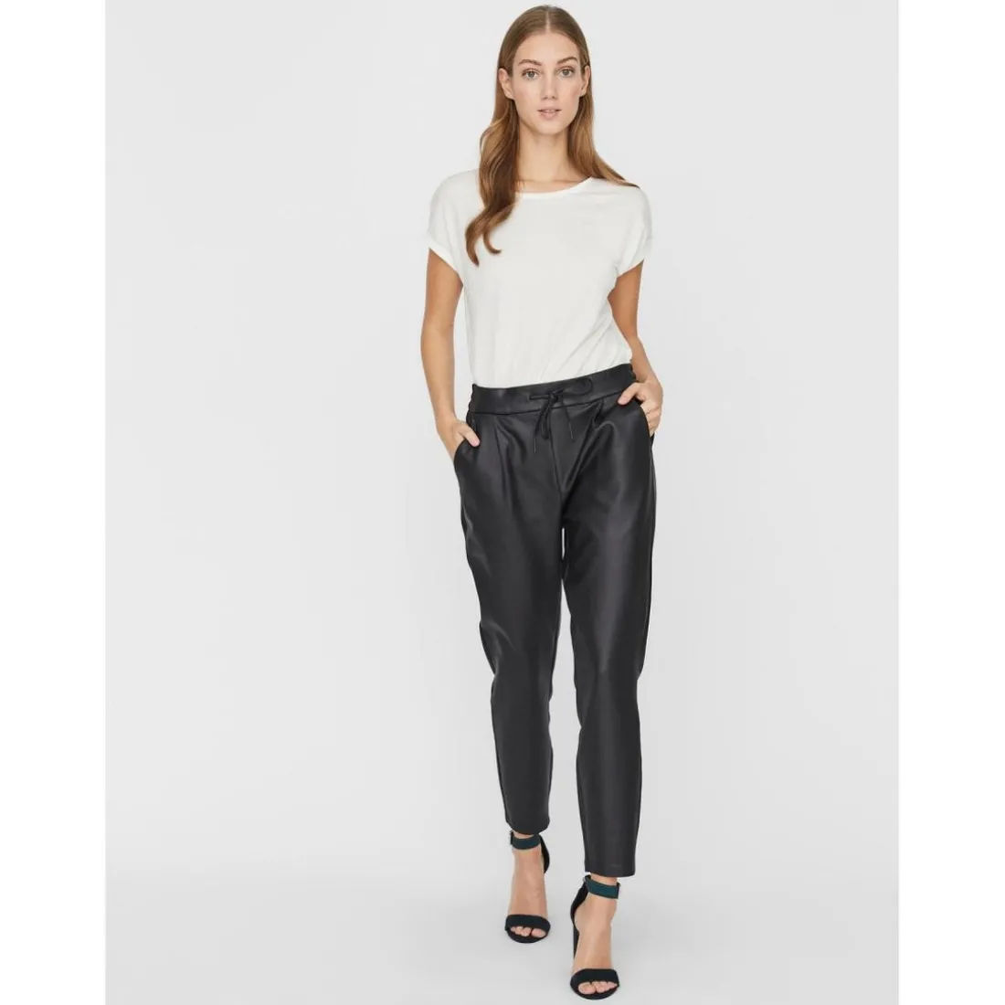 Pantalon en simili cuir noir