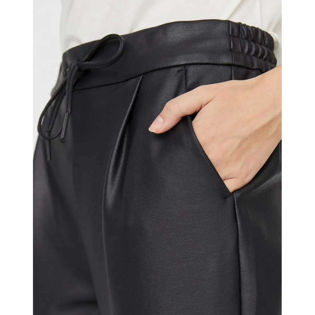 Pantalon en simili cuir noir