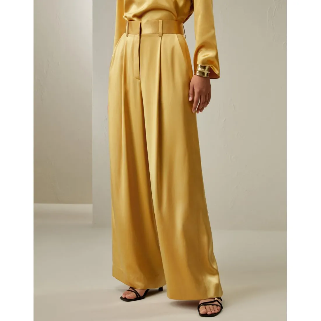 Pantalon palazzo à taille haute en soie jaune moutarde