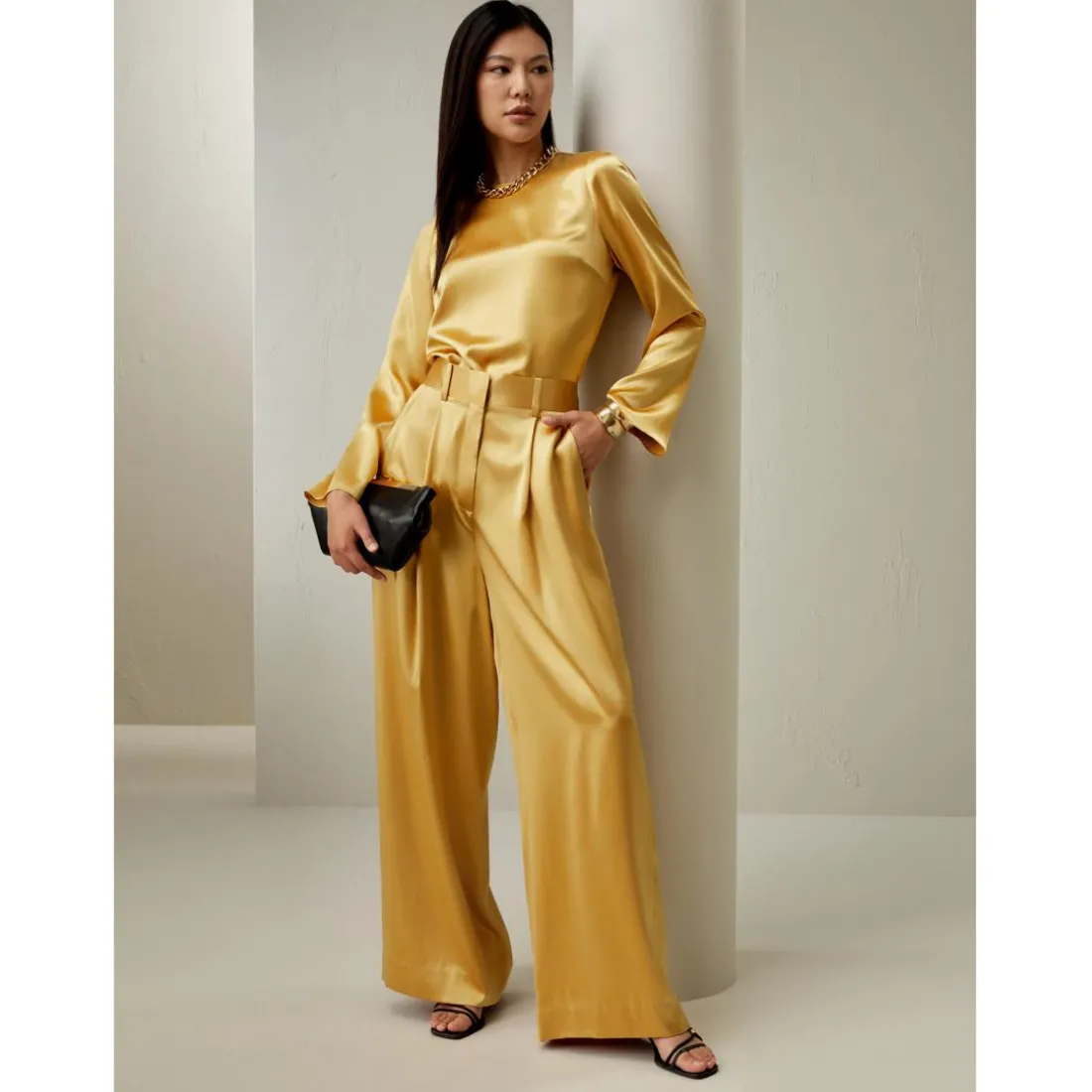 Pantalon palazzo à taille haute en soie jaune moutarde
