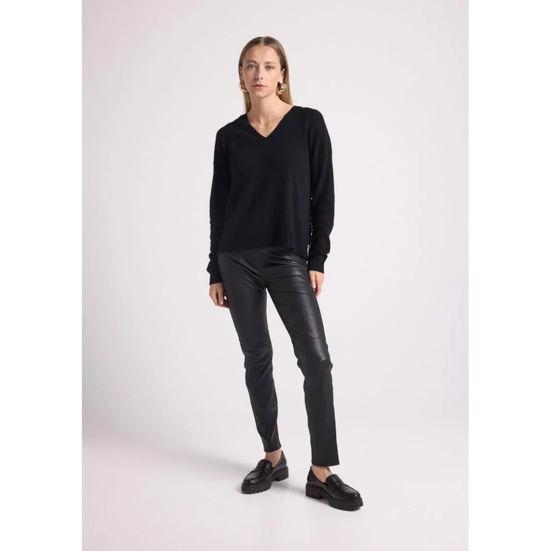 Pull ample col V franges JULIA en cachemire noir