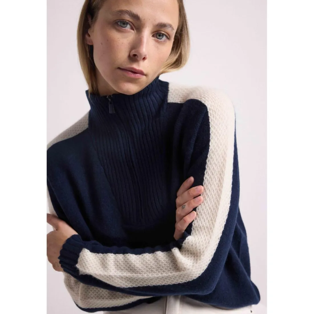 Pull col camioneur zip femme bandes manches points CAROLINE en cachemire bleu marine et blanc