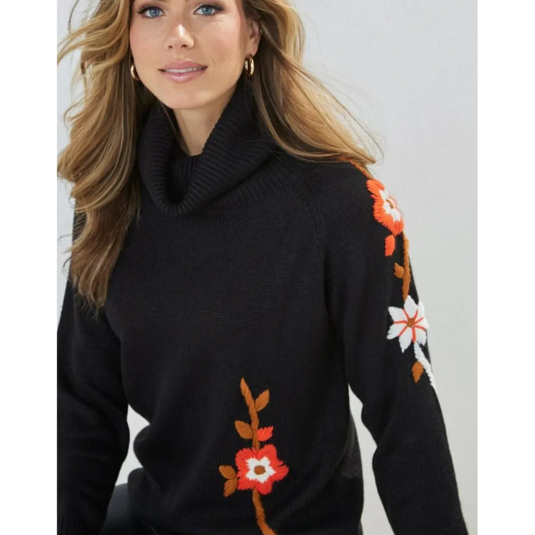 Pull col montant avec broderie florale noir