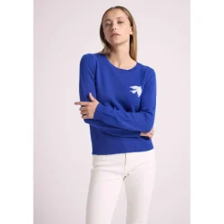 Pull col rond colombe PAULINE en cachemire bleu roi et oiseau blanc