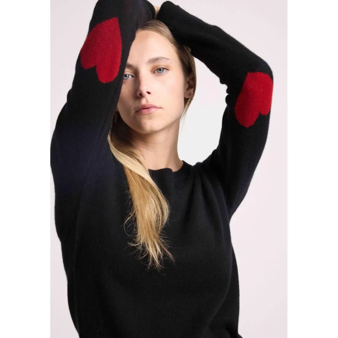 Pull col rond coudes cœurs femme ZAIME en cachemire noir et coeurs rouge