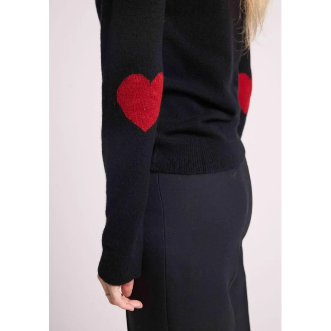 Pull col rond coudes cœurs femme ZAIME en cachemire noir et coeurs rouge
