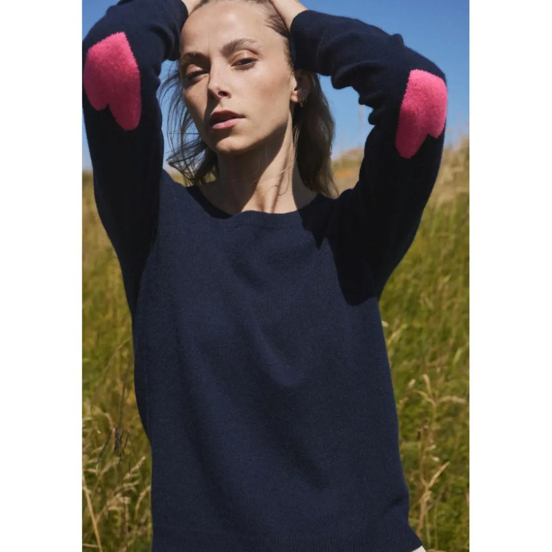 Pull col rond coudes cœurs femme ZAIME en cachemire bleu marine rose fluo