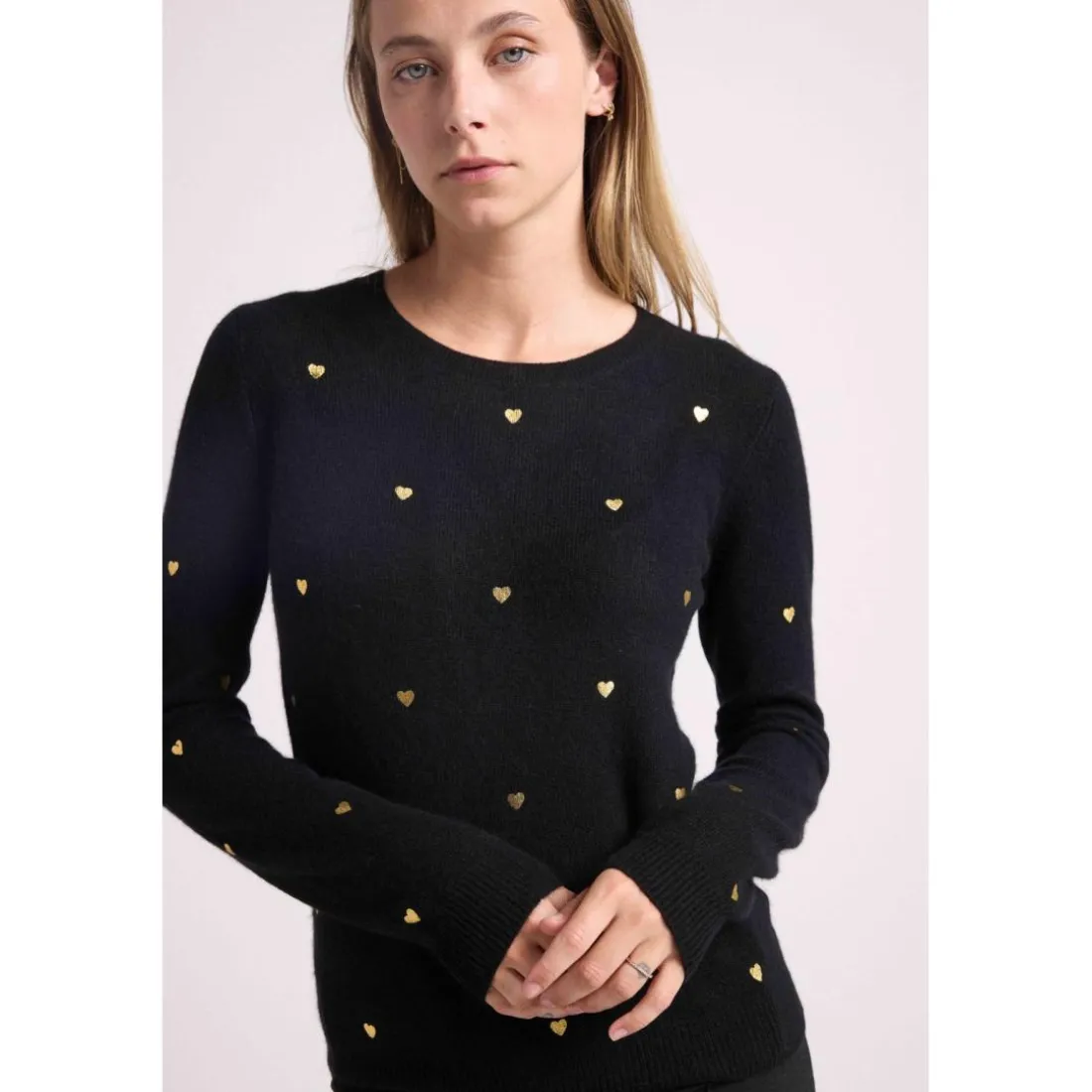 Pull col rond cœurs dores CLEMENTINE en cachemire noir et dore