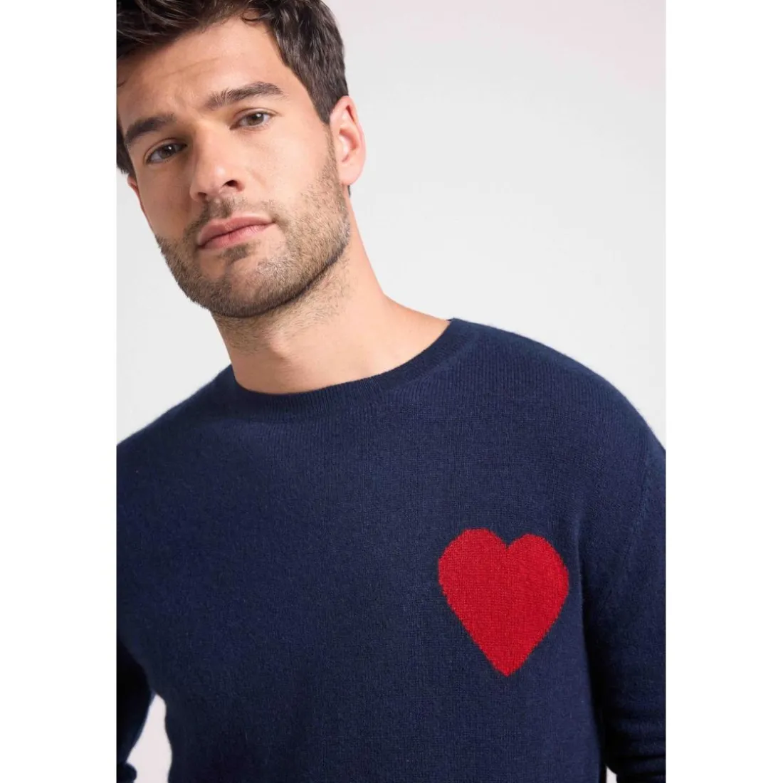 Pull col rond love heritage homme ZEMIR en cachemire bleu marine cœur rouge