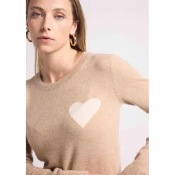 Pull col rond love heritage ZAPHIRA en cachemire new beige creme et cœur blanc