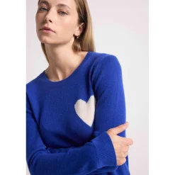 Pull col rond love heritage femme ZAPHIRA en cachemire bleu roi et cœur blanc