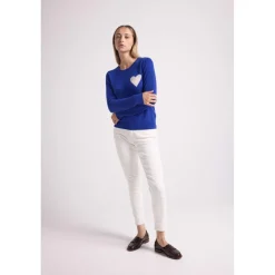Pull col rond love heritage femme ZAPHIRA en cachemire bleu roi et cœur blanc