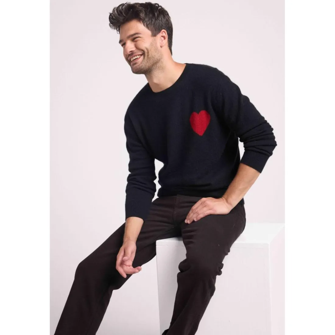 Pull col rond love heritage homme ZEMIR en cachemire noir cœur rouge