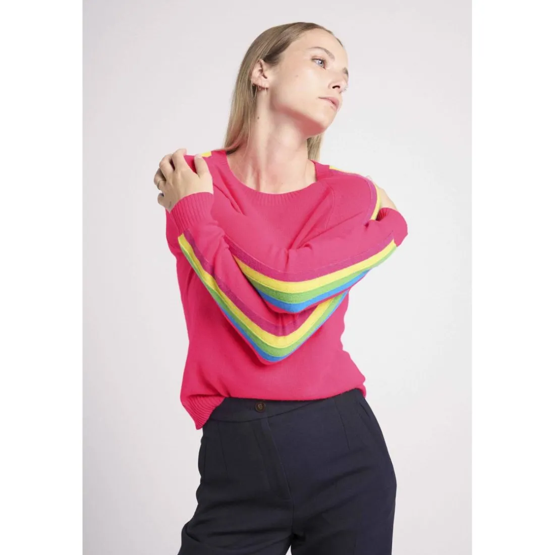 Pull col rond manches bandes arc en ciel SALSA en cachemire rose fluo