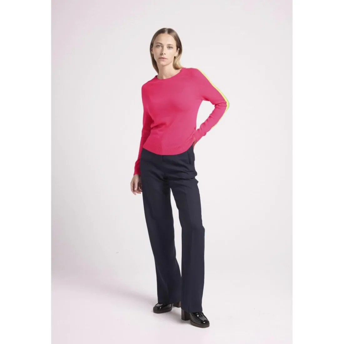 Pull col rond manches bandes arc en ciel SALSA en cachemire rose fluo