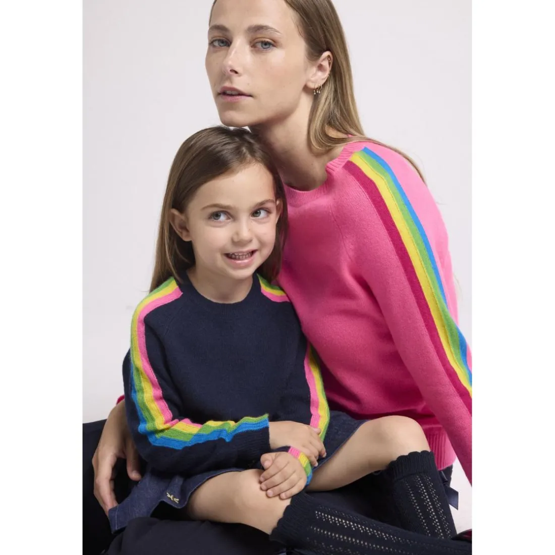 Pull col rond manches bandes arc en ciel SALSA en cachemire rose fluo