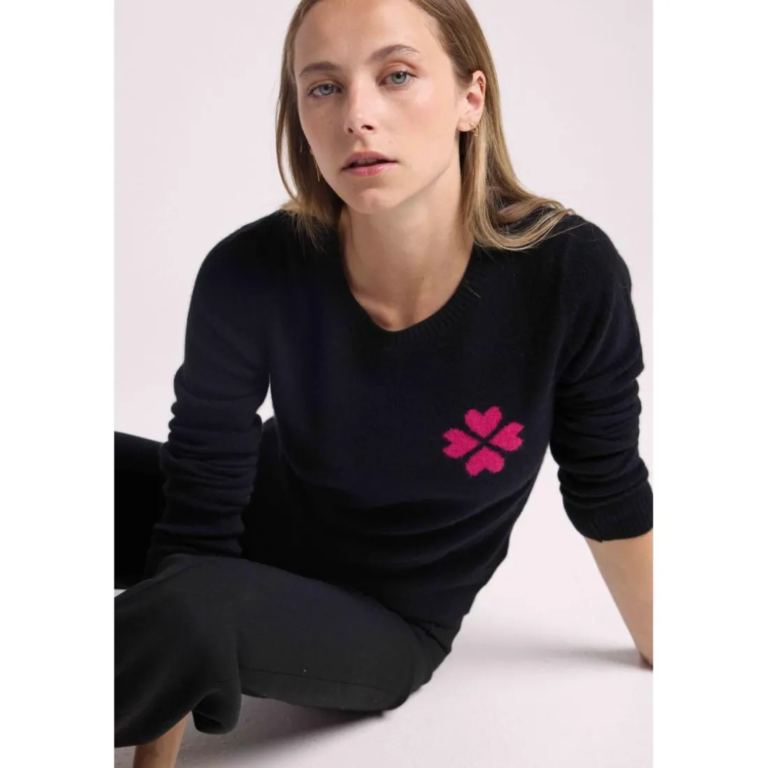 Pull col rond trefle en cœurs LUCKY en cachemire noir