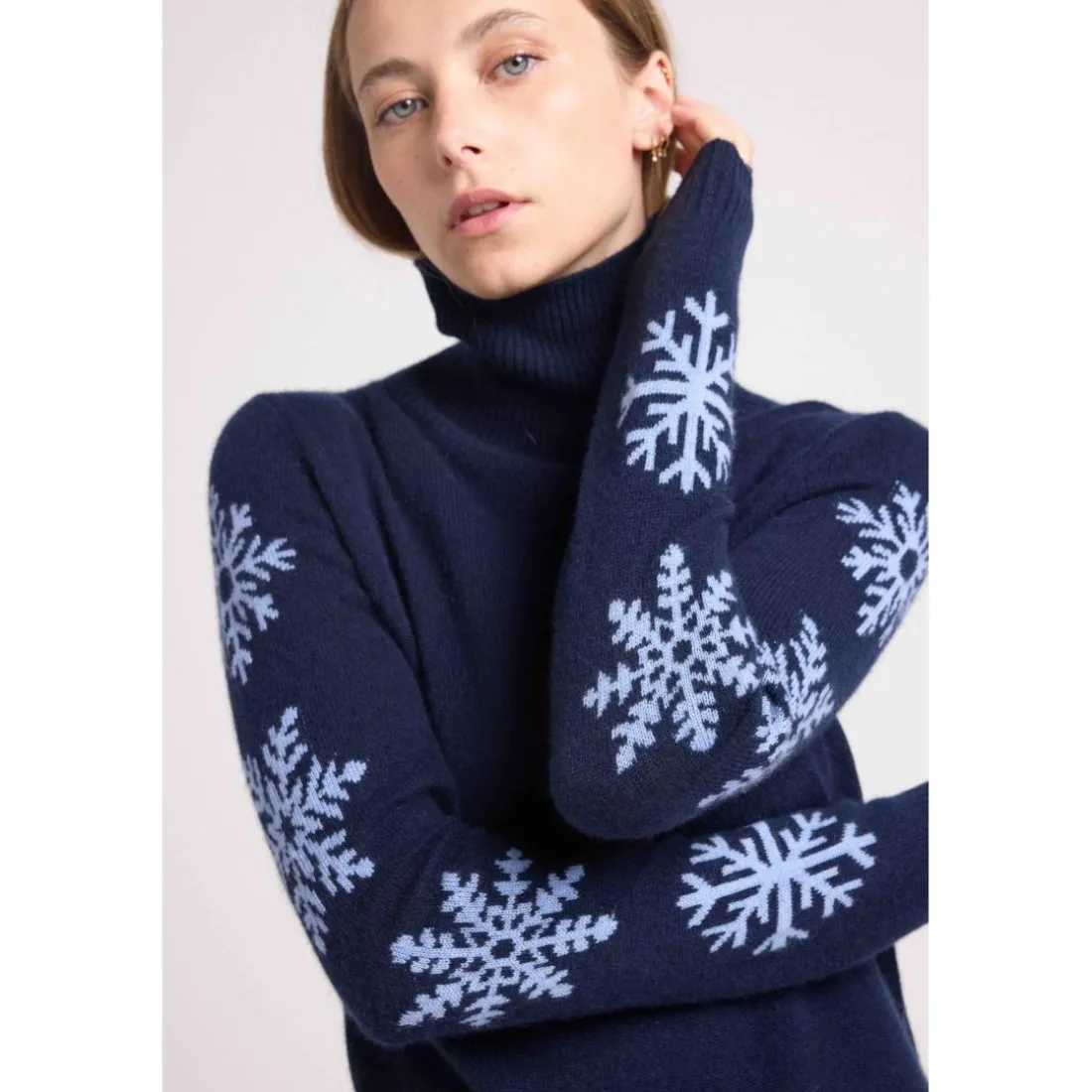 Pull col roule flocons FLOCON en cachemire bleu marine et flocon bleu ciel