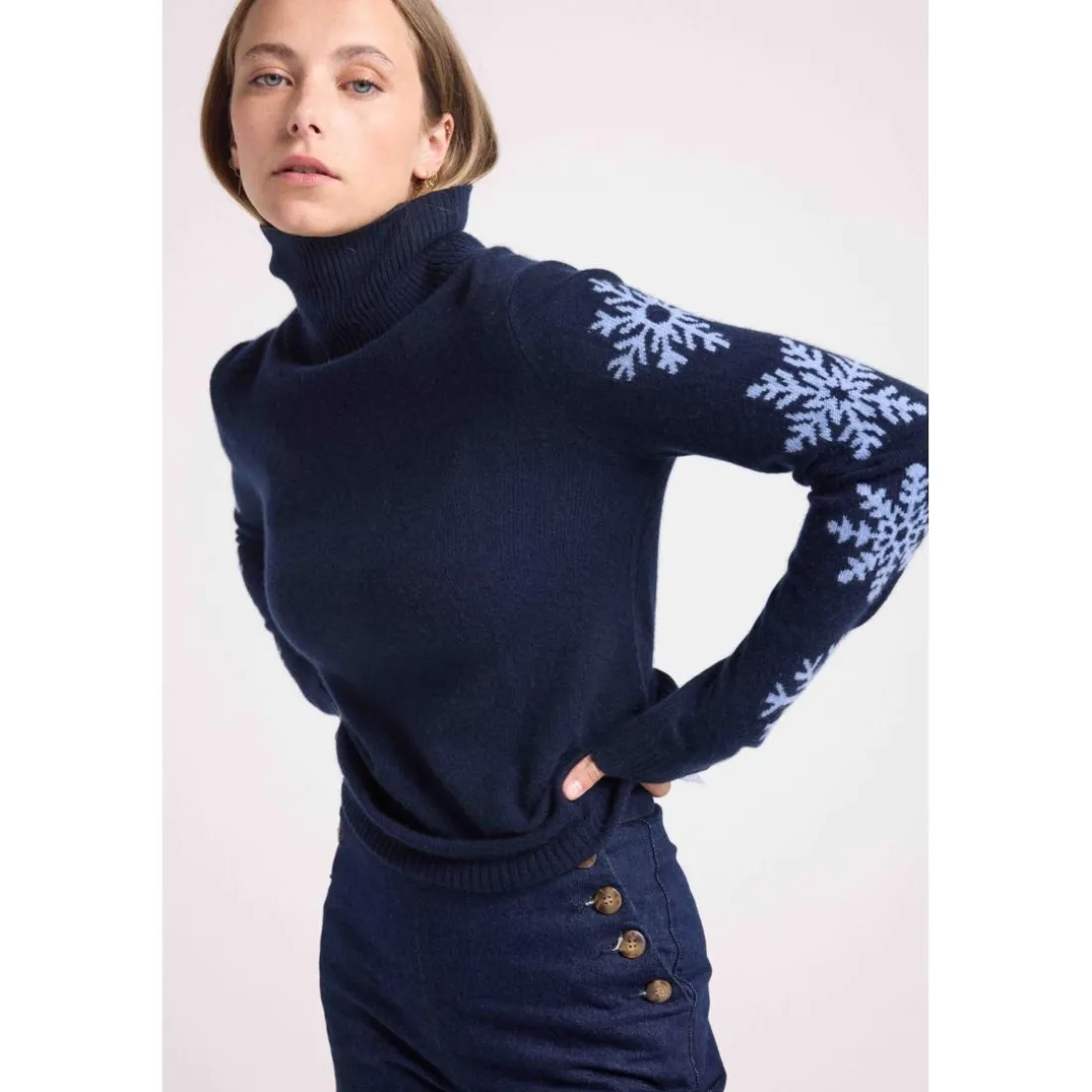 Pull col roule flocons FLOCON en cachemire bleu marine et flocon bleu ciel