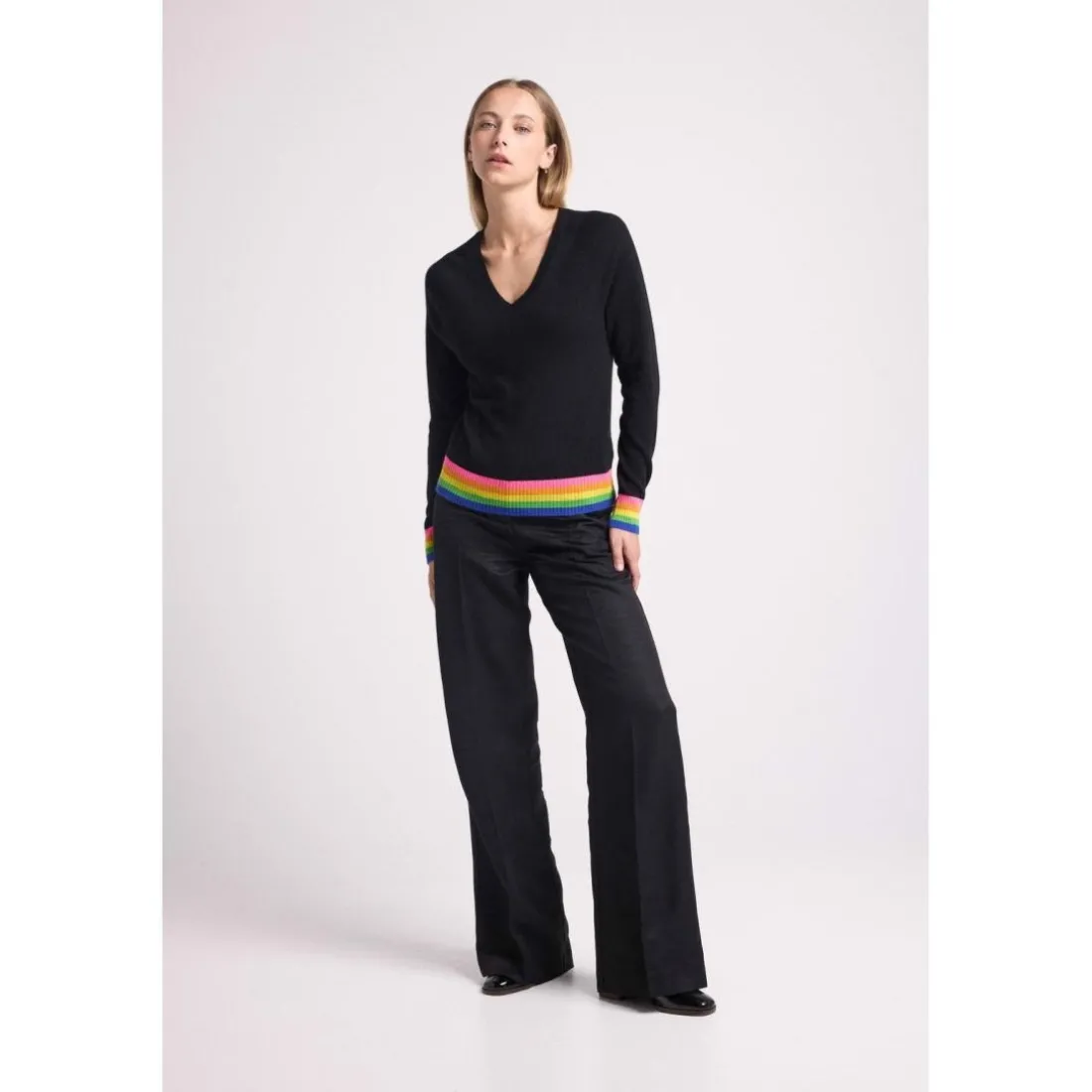 Pull col V arc en ciel rib ZORA en cachemire noir