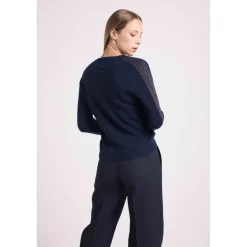 Pull col V bandes lurex multicolor COLETTE en cachemire bleu marine et lurex multicolor