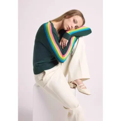 Pull col V manches bandes arc en ciel JAVA en cachemire vert bouteille