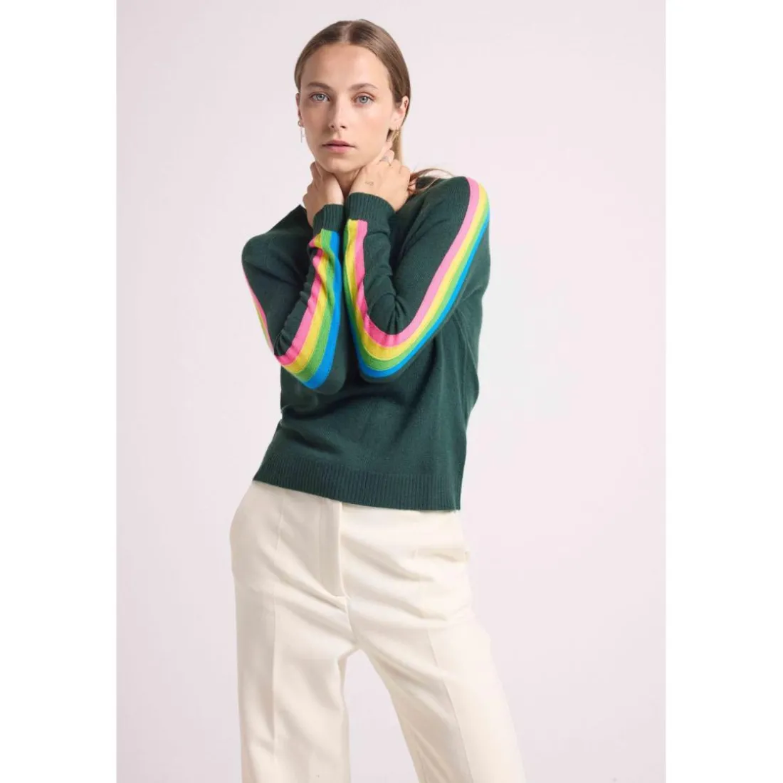 Pull col V manches bandes arc en ciel JAVA en cachemire vert bouteille